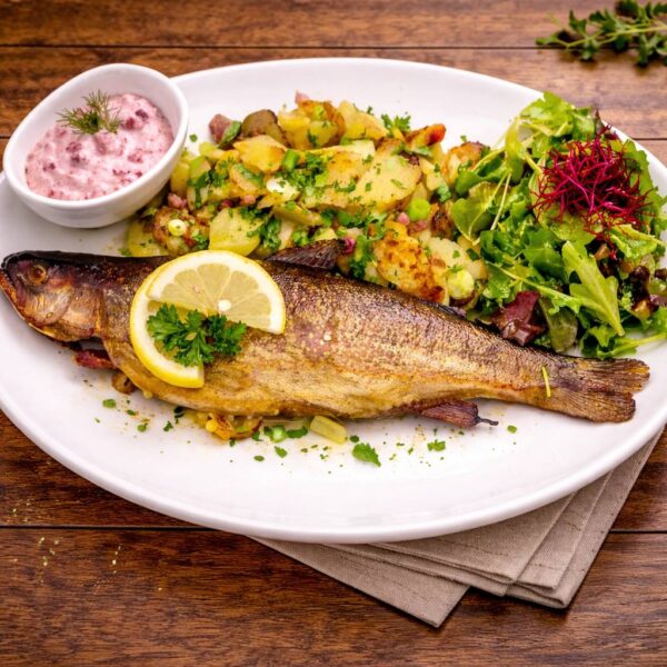 Frisch geräucherte Forelle